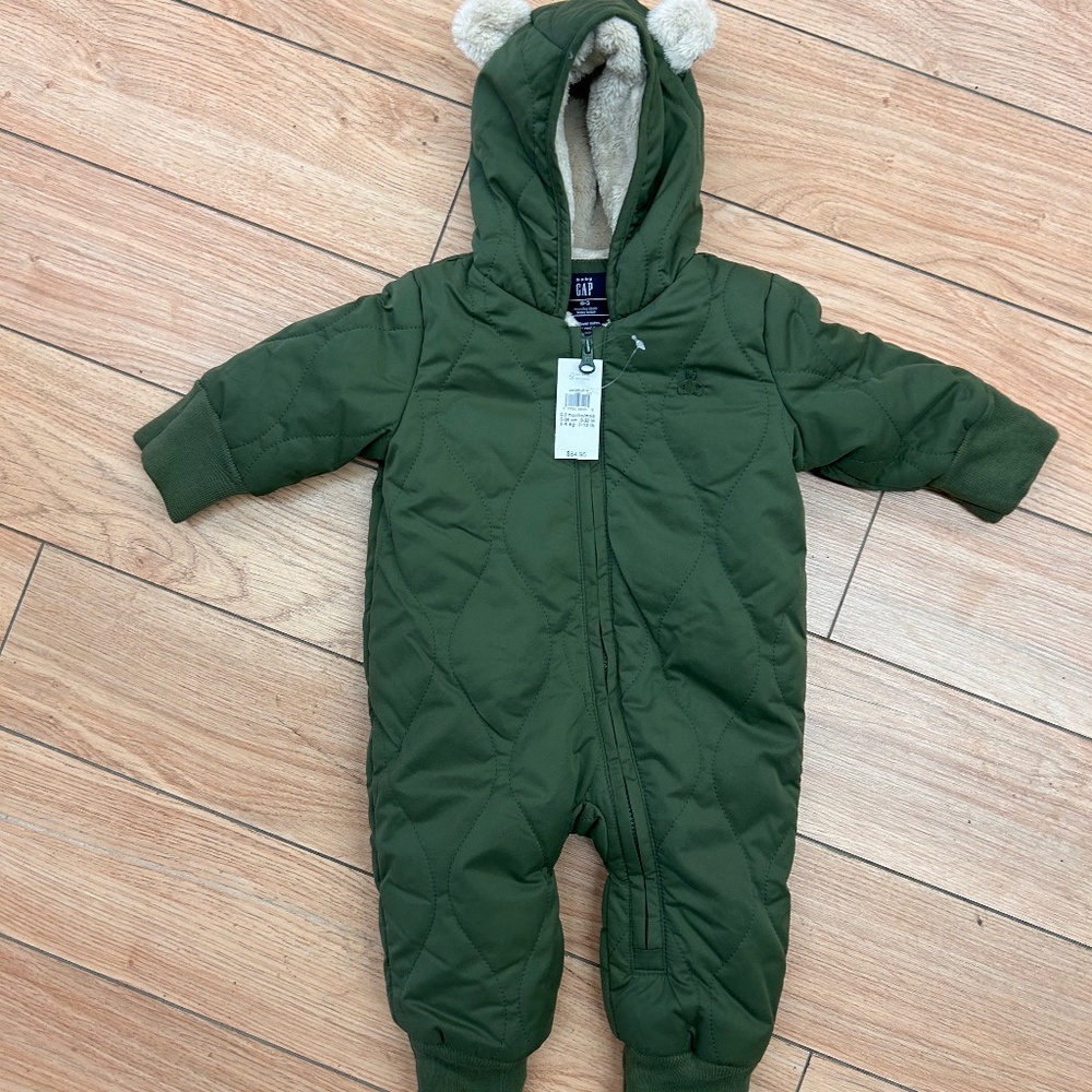 NEW gap 0/3m green quilted Sherpa lined bunting suit